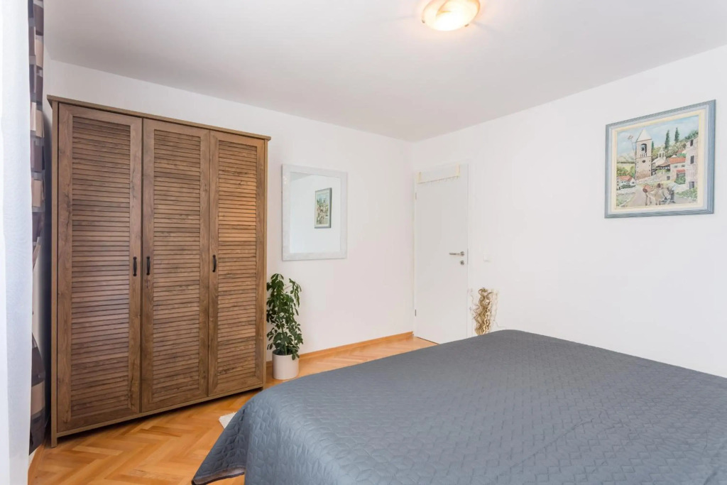 Apartments Lidija - see view with private hot tub and split level apartment with garden