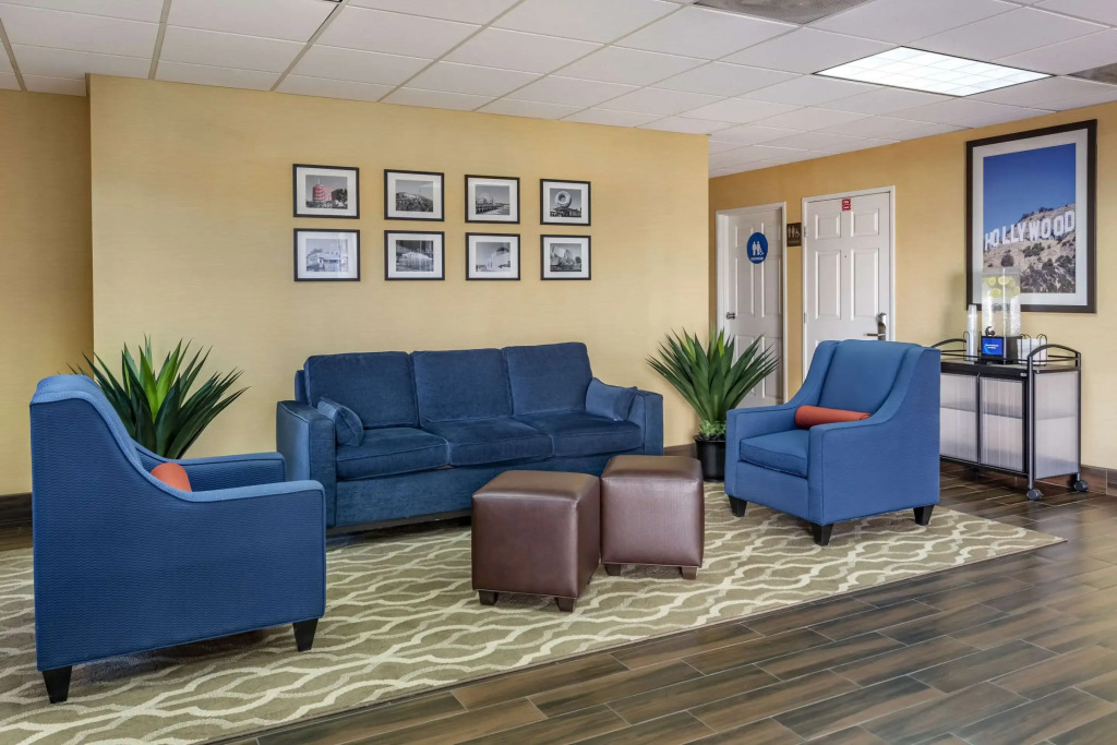 Comfort Inn & Suites Near Universal - N Hollywood - Burbank