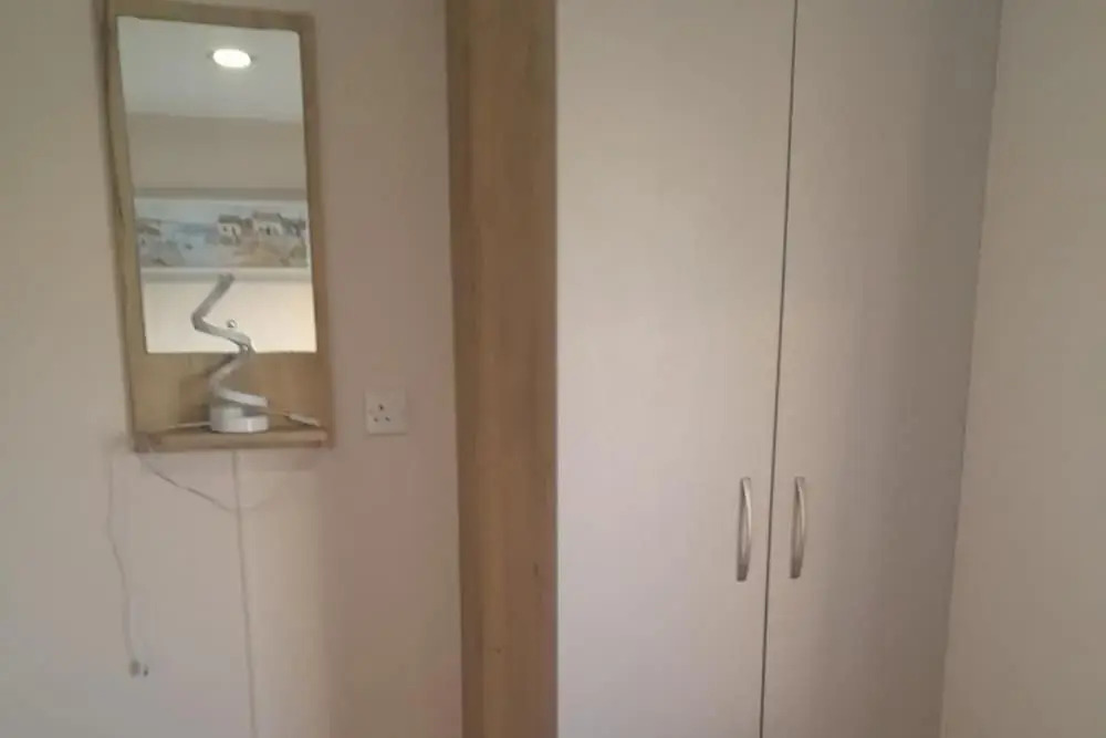 3 Bed-sleeps 6-pets-parking-5 Min to Beach
