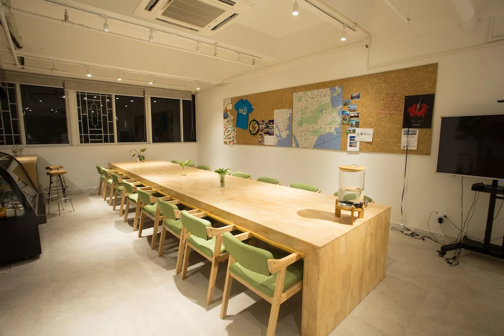 Phoenix Egg Youth Hostel