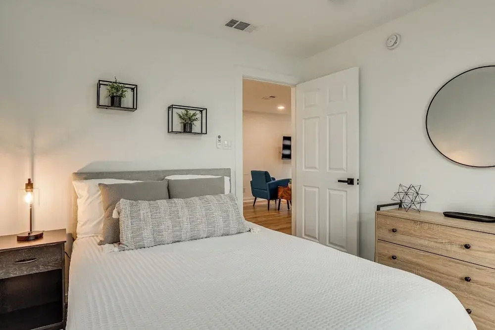 Near Historic Georgetown Square! Updated Home