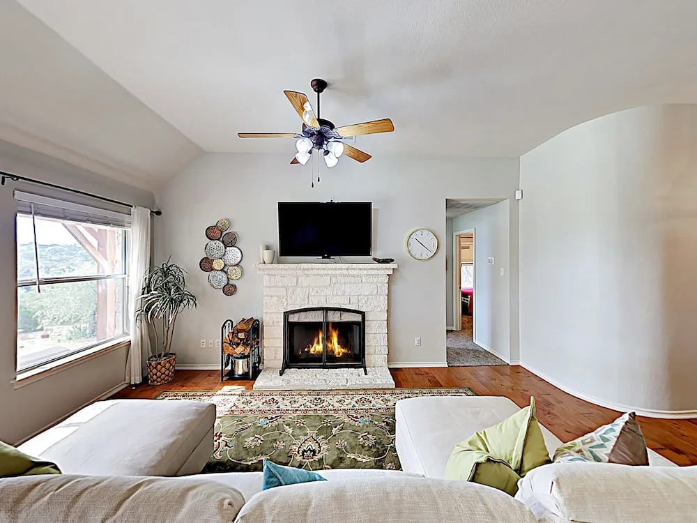 10807 Dripping Springs - 3 Br Home