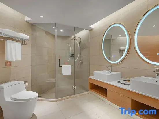 Vienna Classic Hotel (Ningbo University Kongpu subway station hotel)