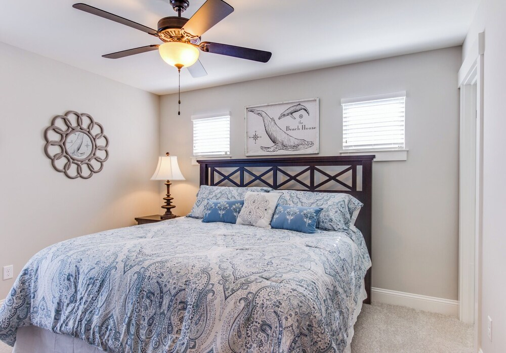 408b The Lynnhaven House Spacious 4 BR Townhouse Walking Distance to the Beach and Boardwalk