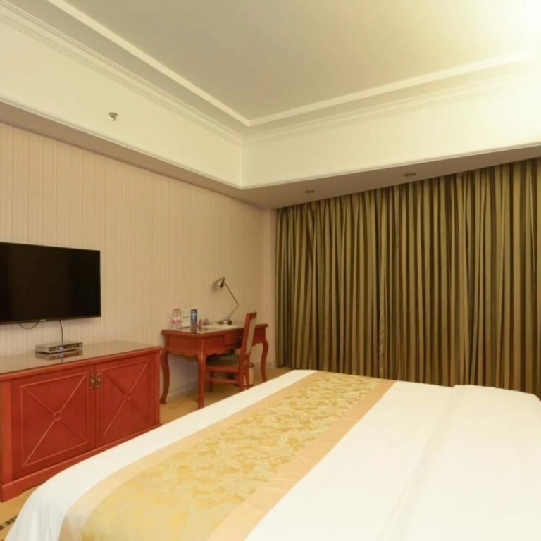 Vienna Hotel Guigang Central Square
