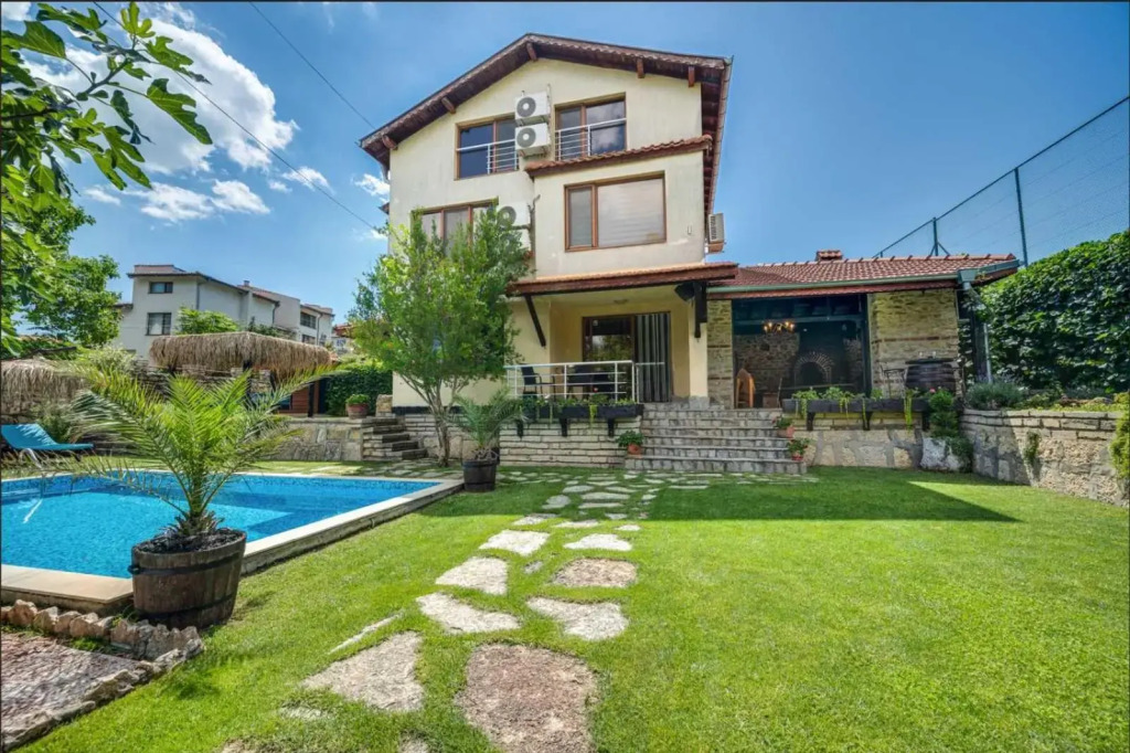 Villa Komitata-Pool and Jacuzzi