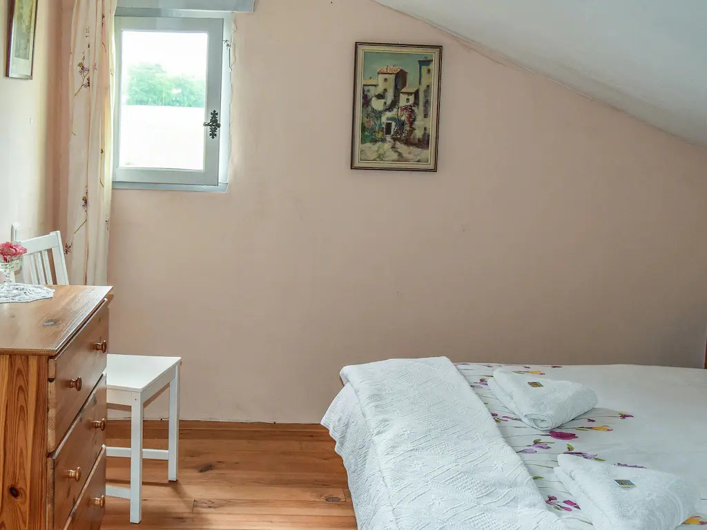 Snug cottage in Saint-Eutrope-De-Born with pool