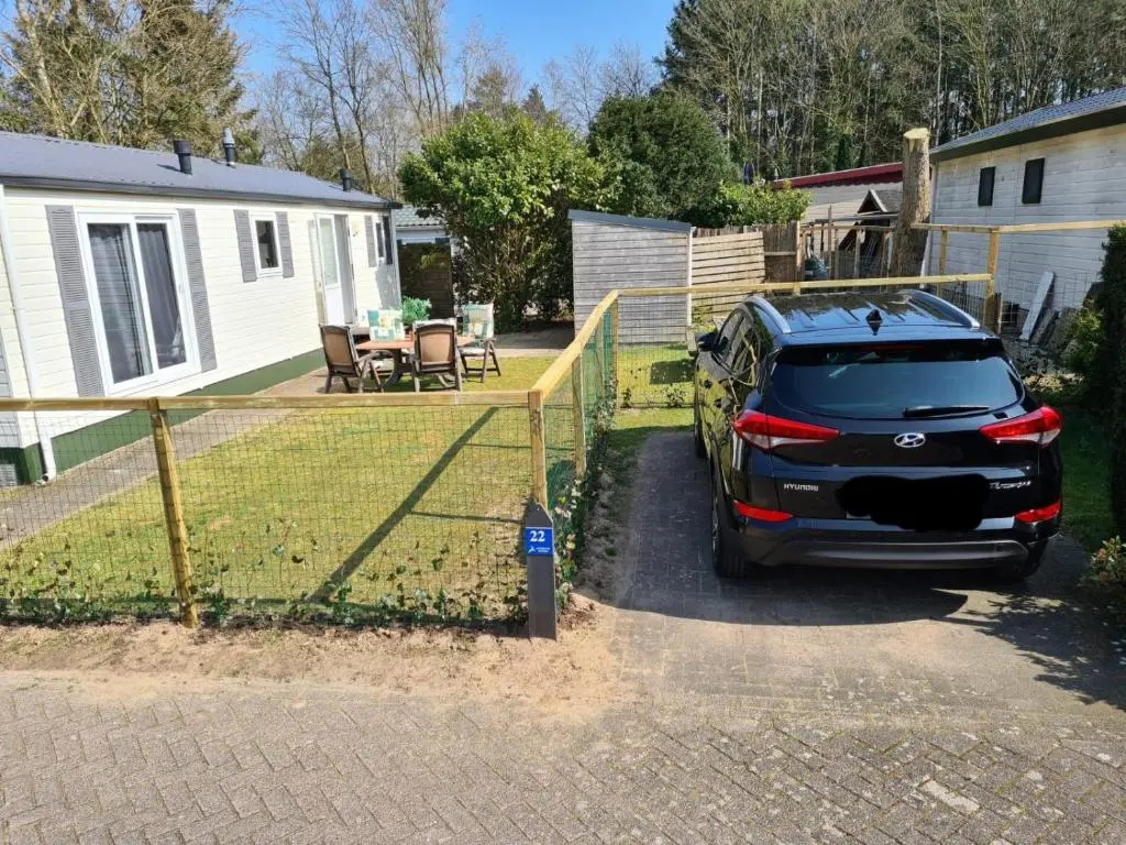 Relax huisje is een luxe huisje met een vaatwasser en zeer snel WIFI 5G en is voorzien van een nieuwe badkamer en keuken met een omheinde tuin met een eigen parkeerplaats