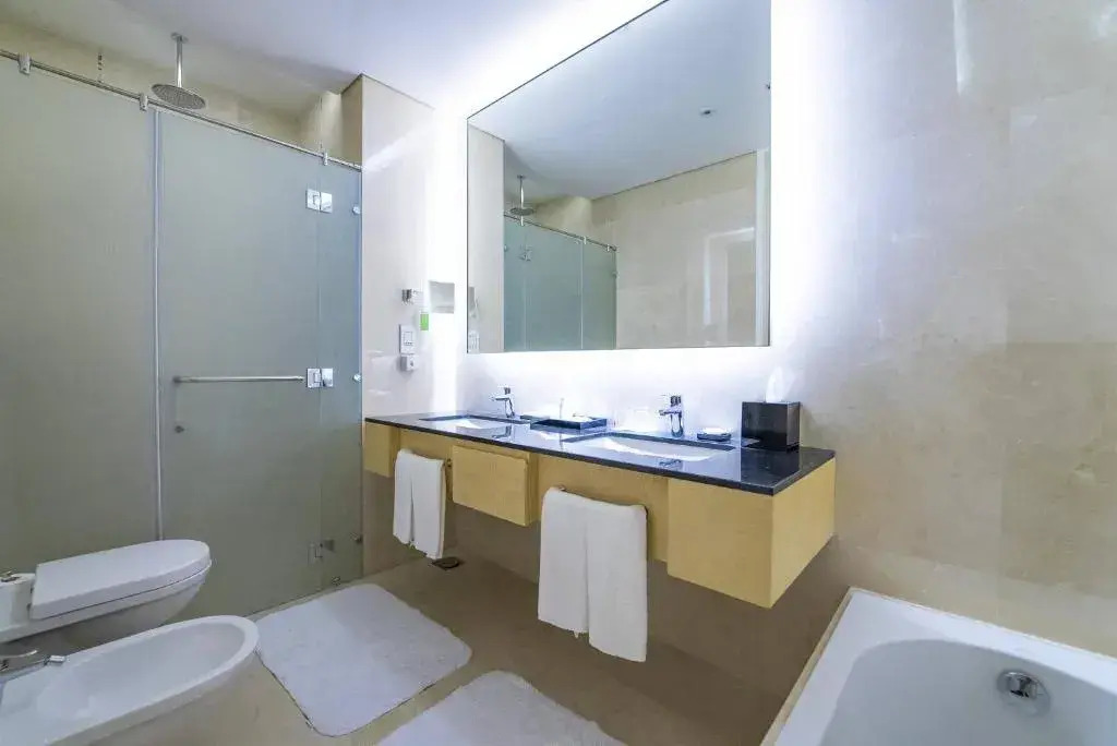 Отель Rotana Corniche