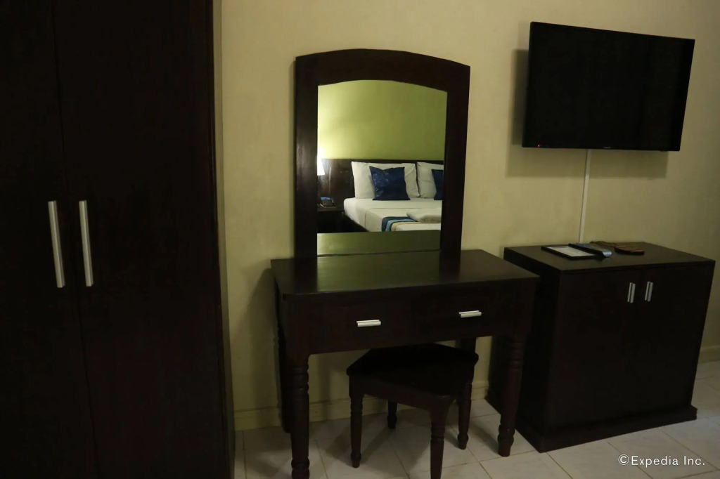 Skylight Hotel