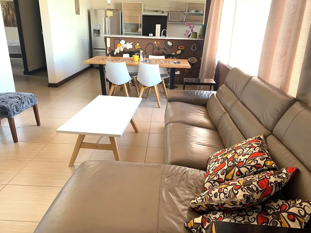 Large And Cosy Apartment With Private Garden