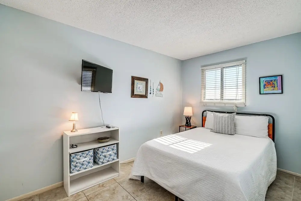 Regency Towers PCB Condo: Beach Access & 2 Pools