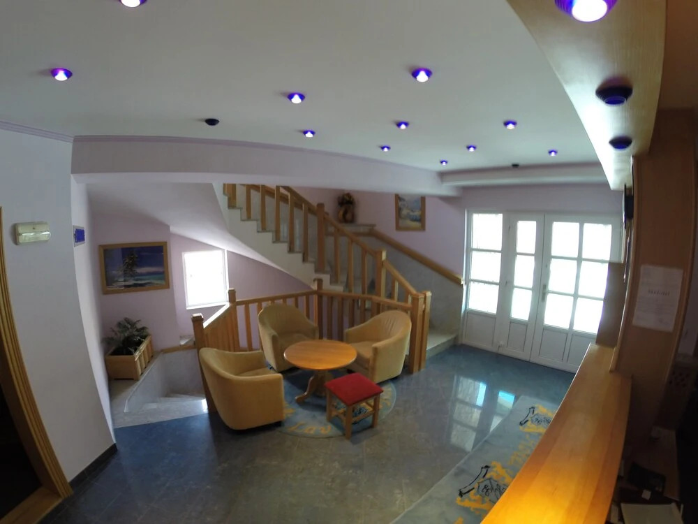 Hotel Lav