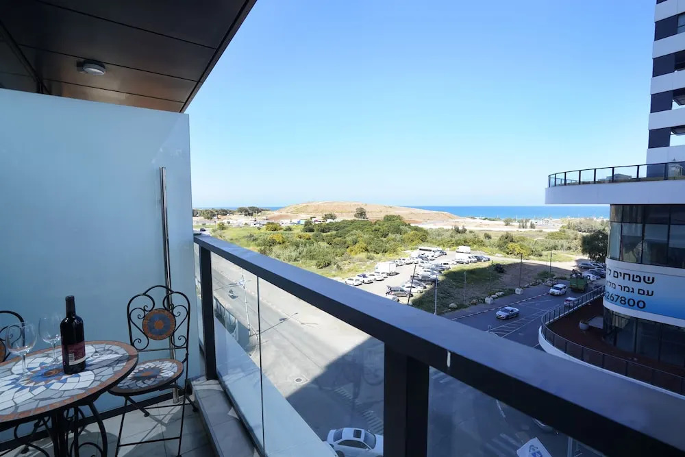 Hi-Yam SeaView Apartments & Suites - Building Shelter Available