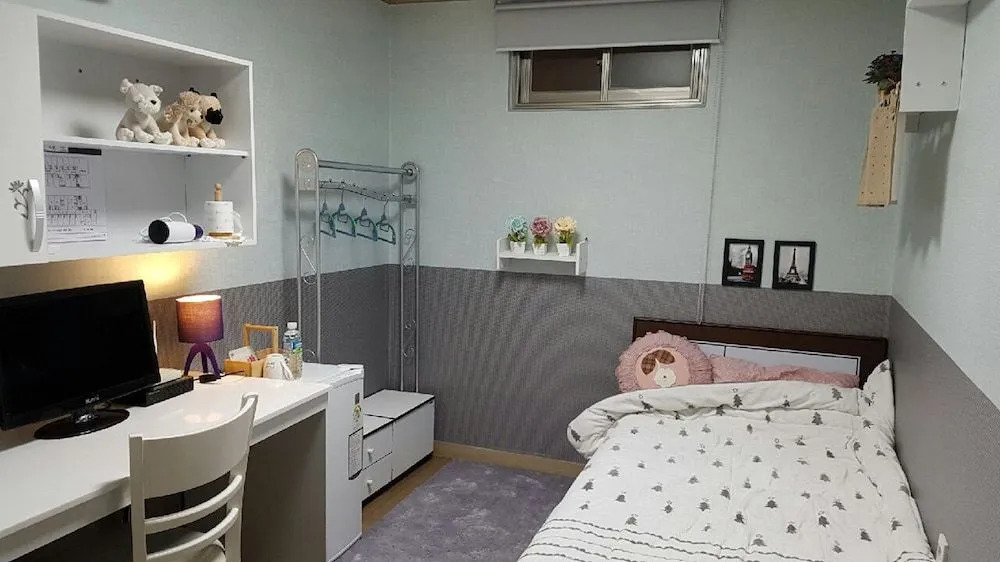 Changwon Comodo House