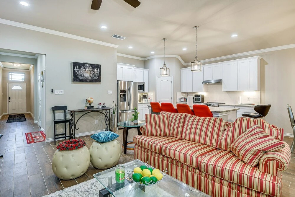 Grand Prairie Gem w/ Yard ~ 5 Mi to At&t Stadium!