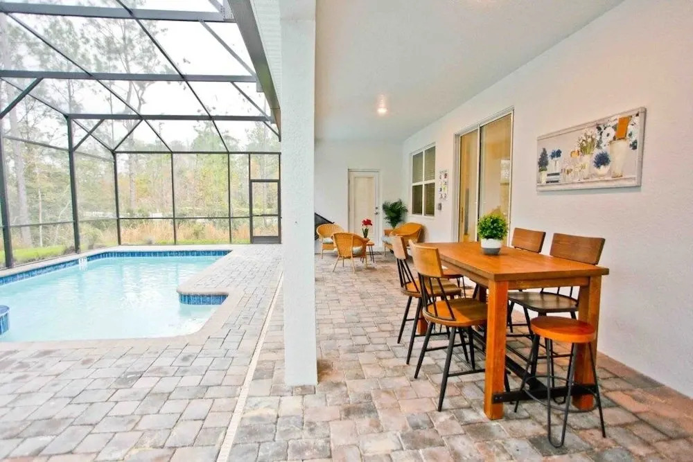 Storey Lake 7 Bedroom With Extra Large Bedrooms! 7 Home by RedAwning