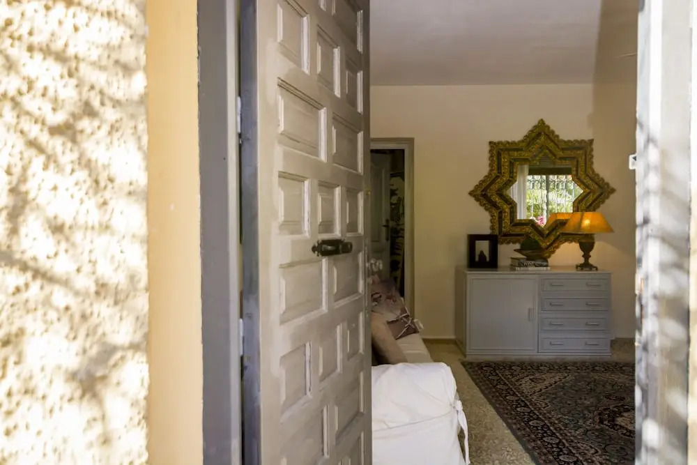 LG-Private villa and pool 100m to beach