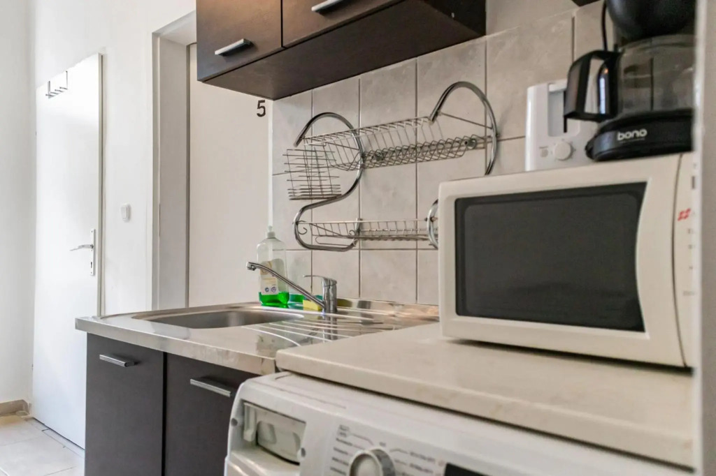 Budget Apartments Well connected to the Whole City
