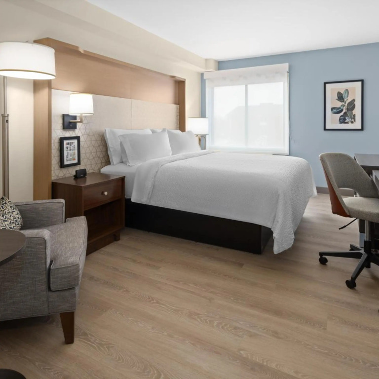 Holiday Inn & Suites Richmond West End by IHG