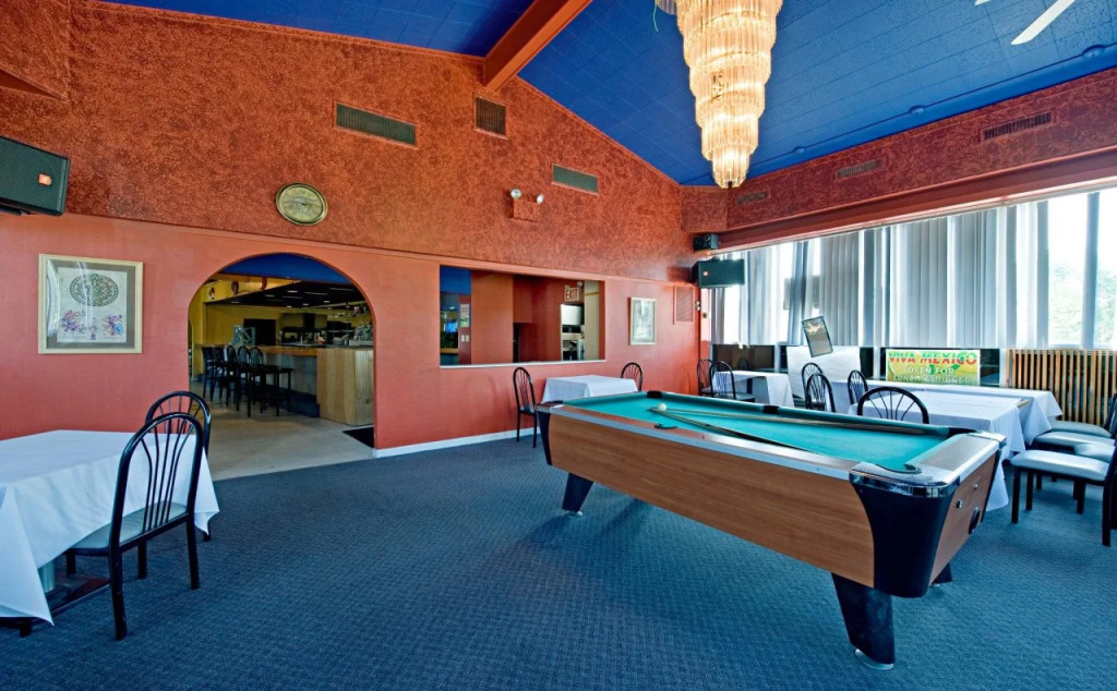 Red Carpet Inn - Stamford