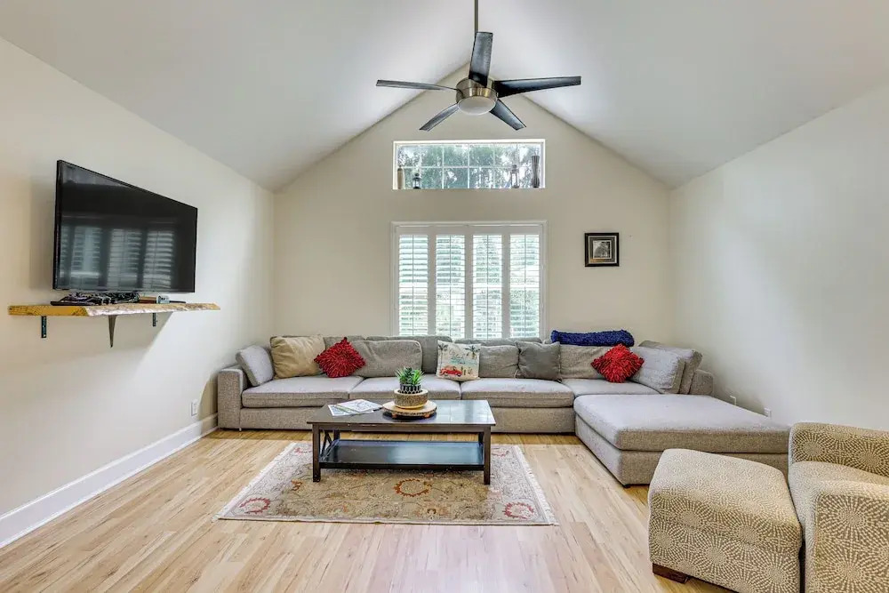 4 Mi to Beaches: St Simons Island Escape w/ Patio!