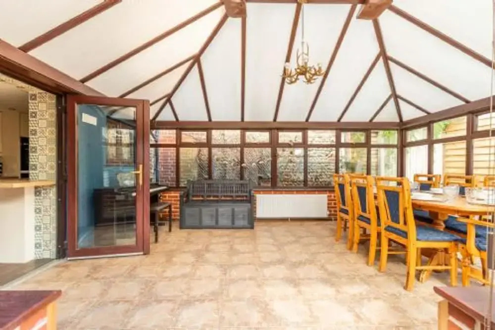 Host Stay Honeysuckle Cottage