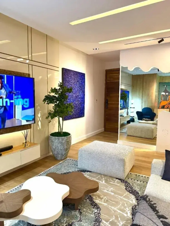 Tour addicted luxury villa
