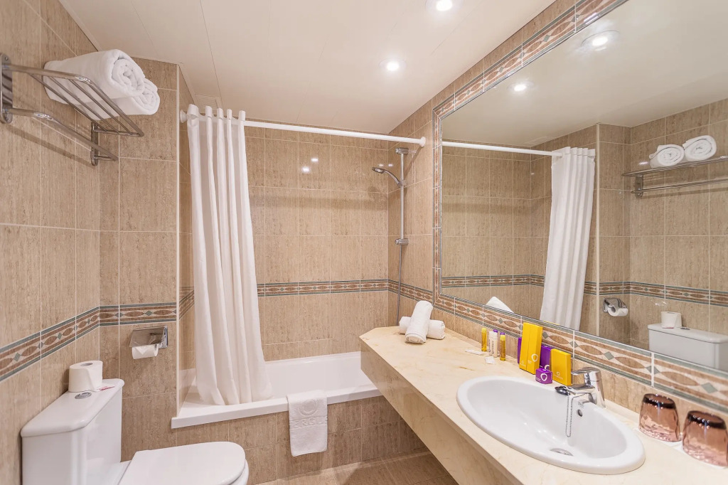 FERGUS Style Cala Blanca Suites