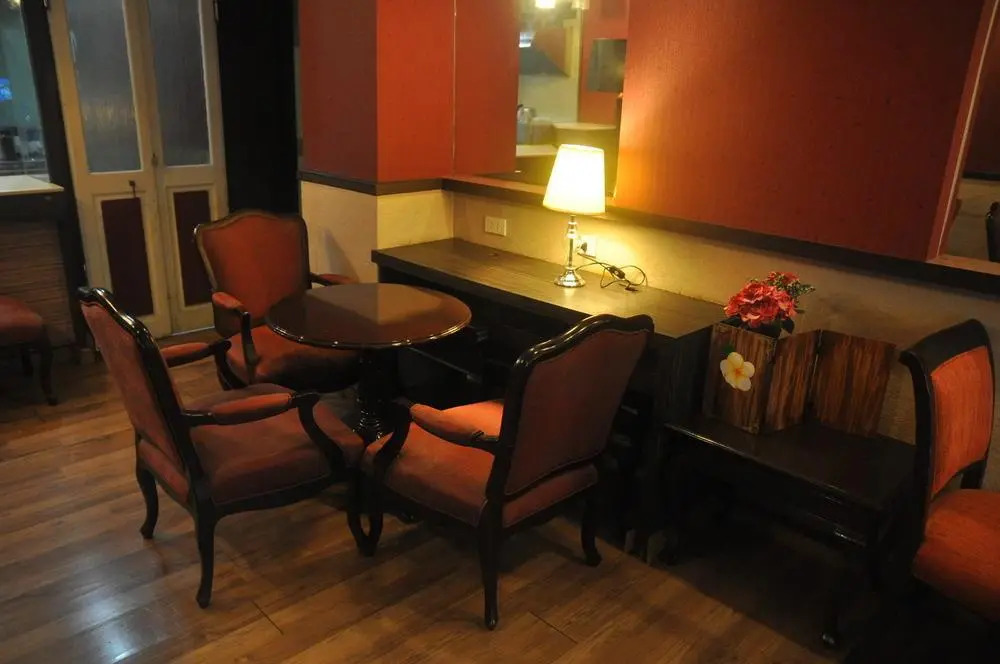 Check Inn Phromphong