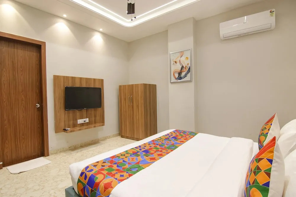 Fabhotel Prime Royal Court