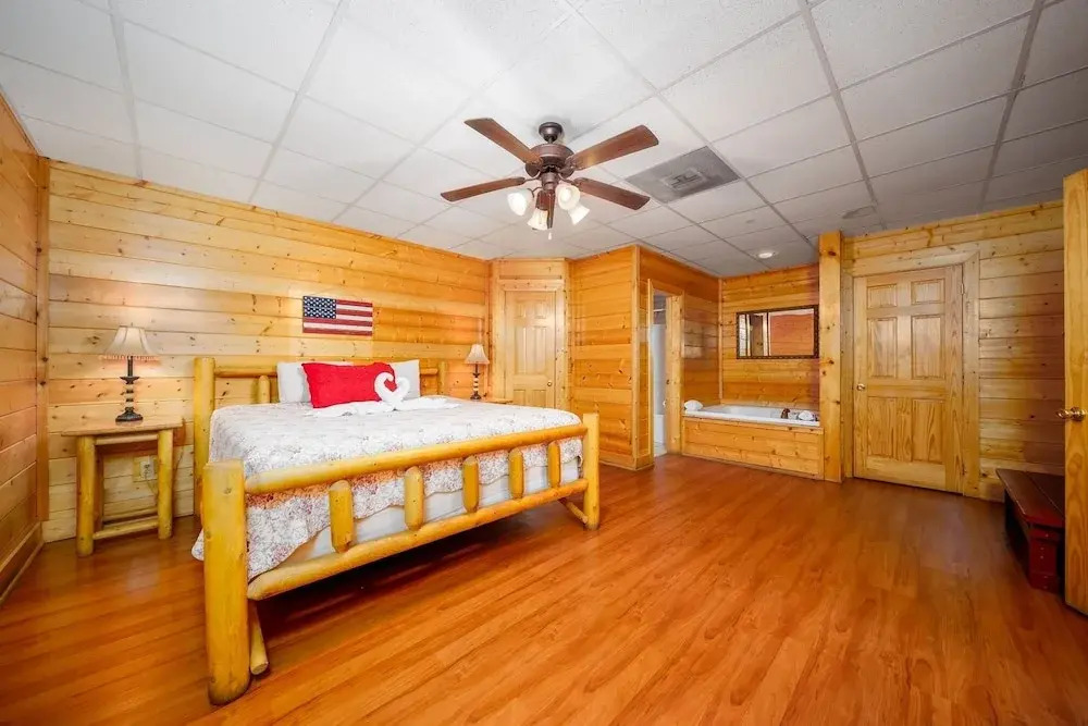 Ern812 - Eagles Perch 2 Bedroom Cabin by RedAwning