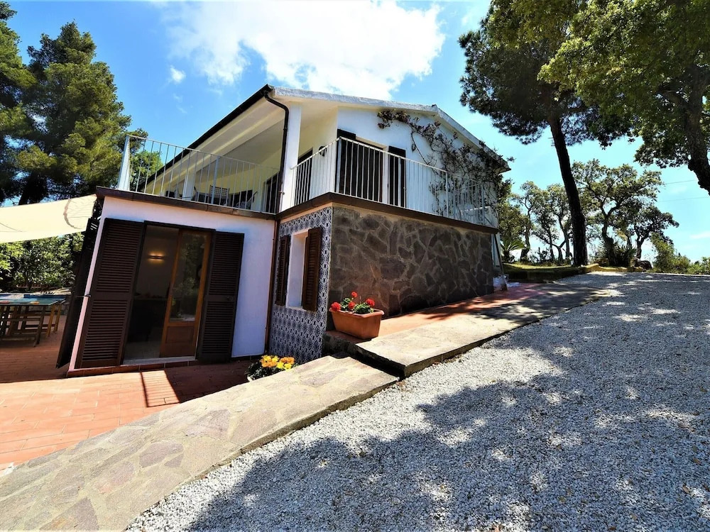 Belvilla by OYO Villa Alexa