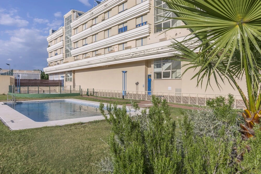 Estudio con parking y piscina en Fibes