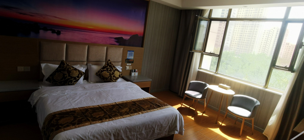 Super 8 Hotel (Aksu Jinlan Square)