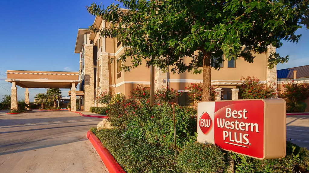 Best Western Plus Lytle Inn and Suites