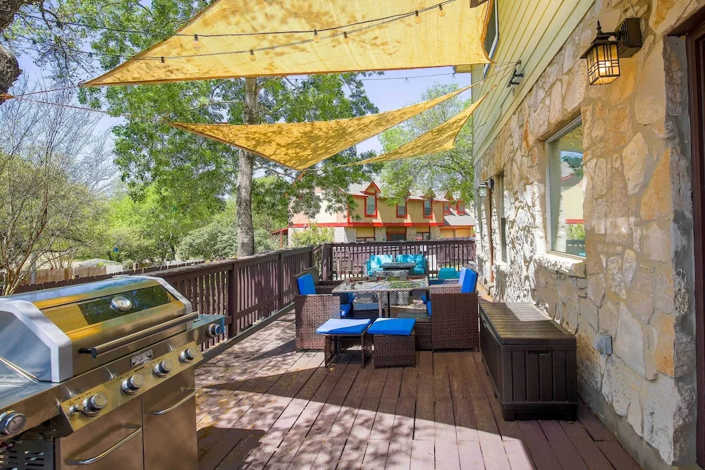 San Antonio Home w/ Pool & Hot Tub Near Seaworld!