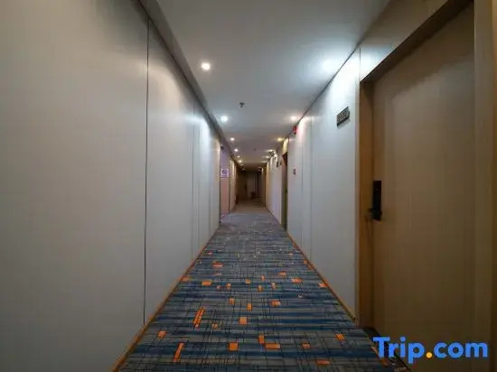 Yunmei Movie Stay, Giant Screen Smart Hotel