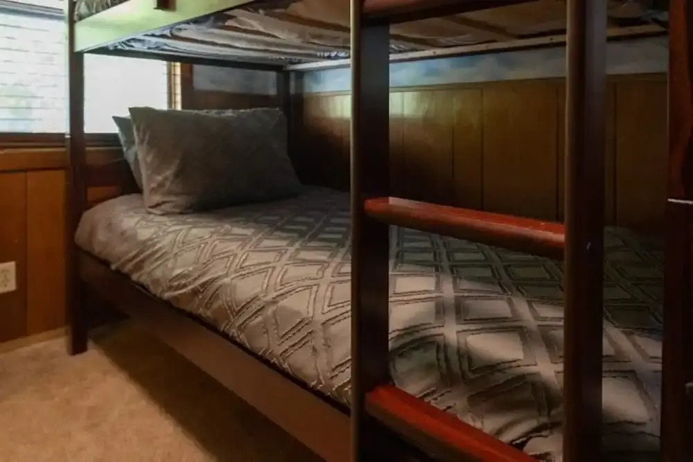 Nature's Bounty Cabin: Explore, Relax, Reconnect 3 Bedroom Home by RedAwning
