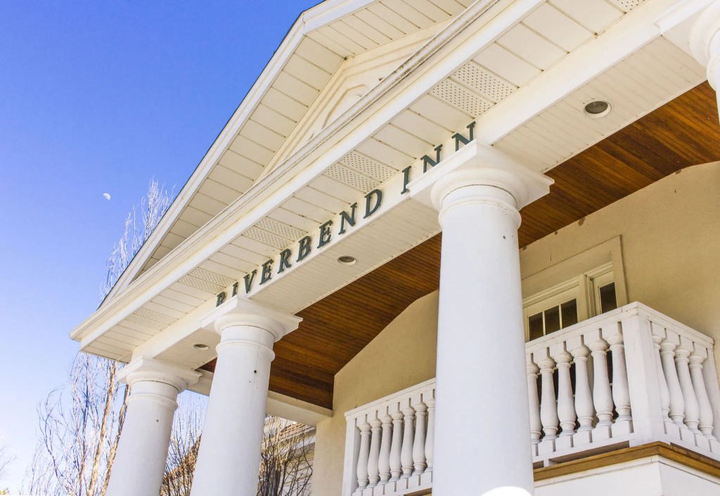 Riverbend Inn & Vineyard
