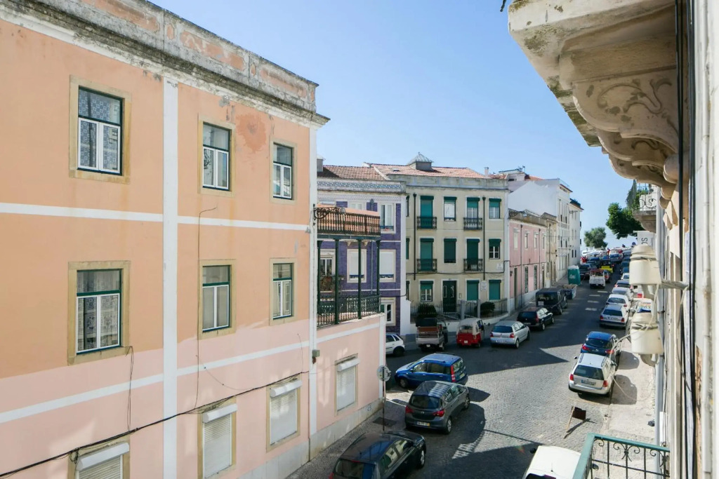 Stylish and Beautiful Apartment with Parking 24 by Lisbonne Collection