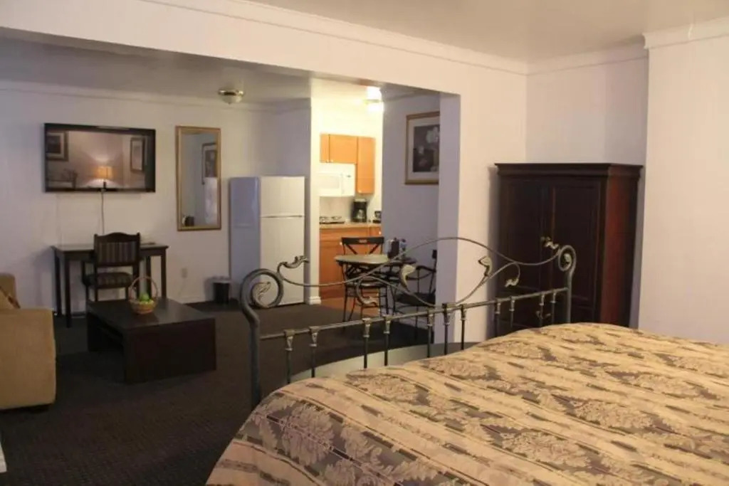 Acorn Motel