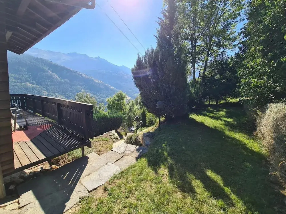 Chalet With Garden and Mountain View