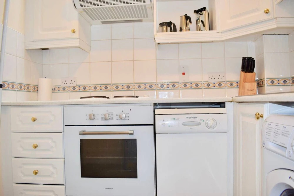 Peaceful 2 Bedroom Flat Beside Silicon Docks