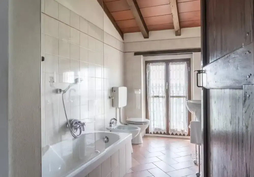 Sunny Holiday Home With Swimming Pool