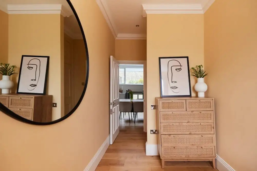 The Earl s Court Space - Modern 2Bdr Flat with Terrace Parking