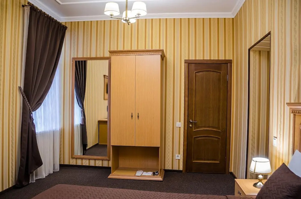 Отель Дворянский