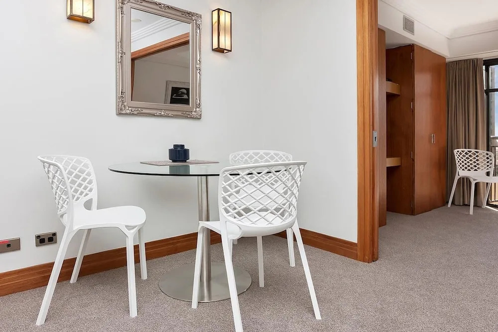 QV Floor Apt Heritage Towers - 484