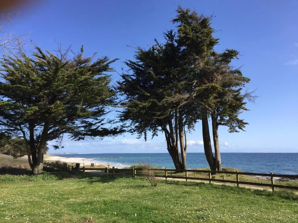Superbe maison dans un parc boise a 5 min a pieds de la mer