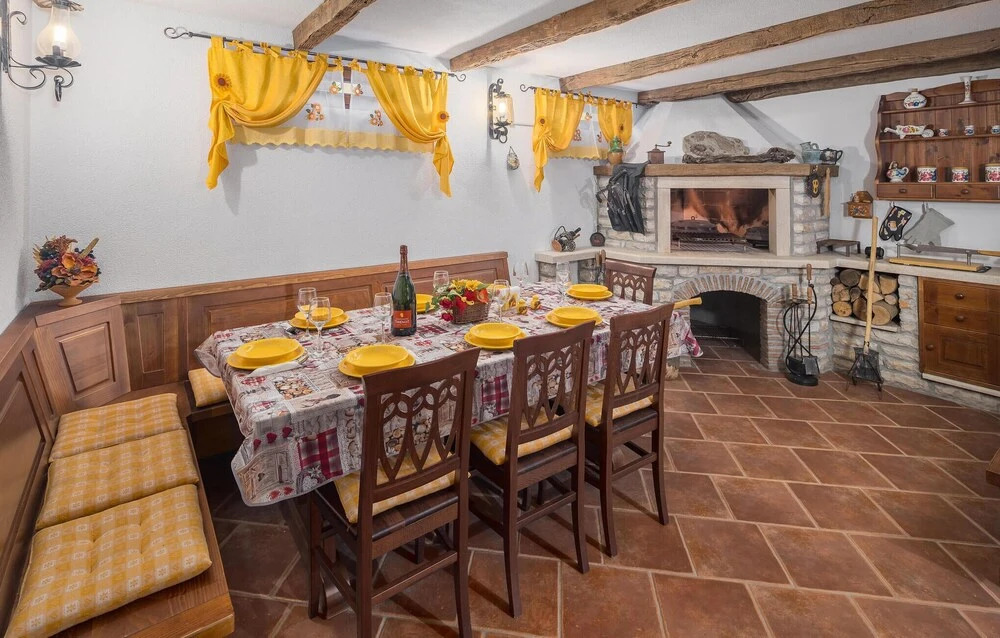 Gorgeous Home In Buje